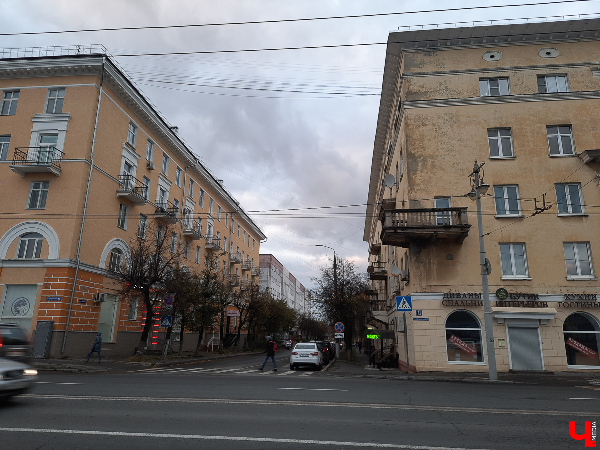 Прогулялись по улицам в центре Владимира. Большие и Малые Ременники помнят еще нашествие Батыя, поэтому есть что о них рассказать