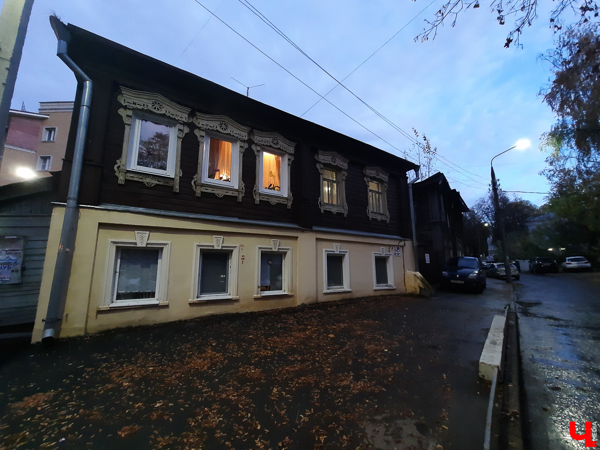 Прогулялись по улицам в центре Владимира. Большие и Малые Ременники помнят еще нашествие Батыя, поэтому есть что о них рассказать