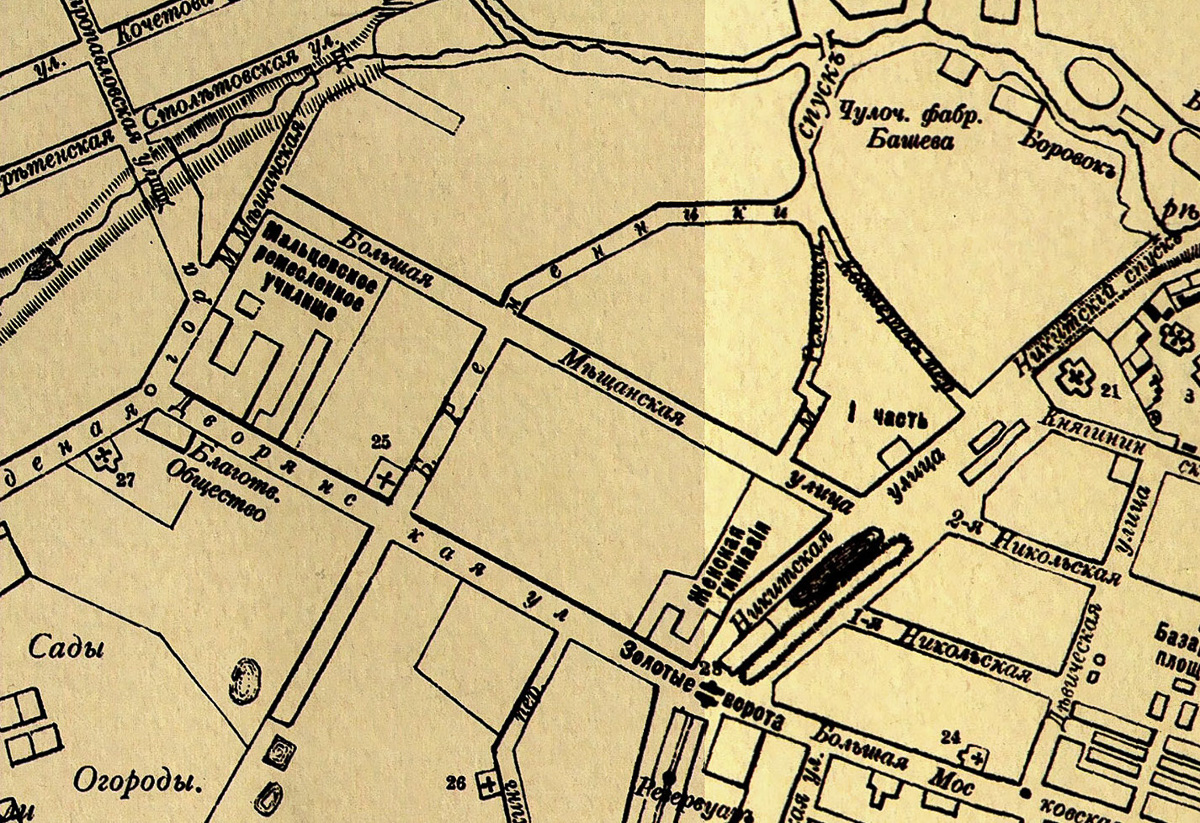 Прогулялись по улицам в центре Владимира. Большие и Малые Ременники помнят еще нашествие Батыя, поэтому есть что о них рассказать