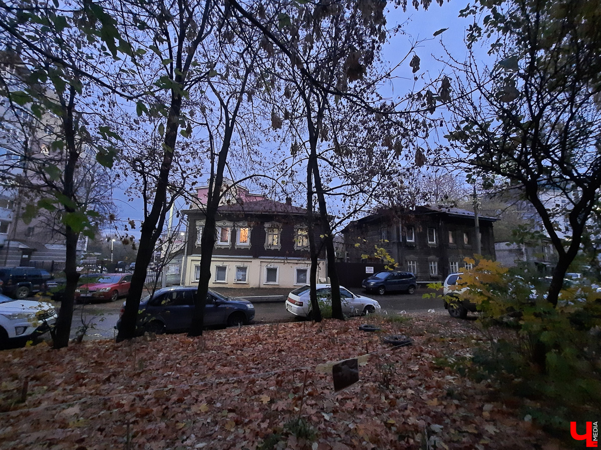 Прогулялись по улицам в центре Владимира. Большие и Малые Ременники помнят еще нашествие Батыя, поэтому есть что о них рассказать