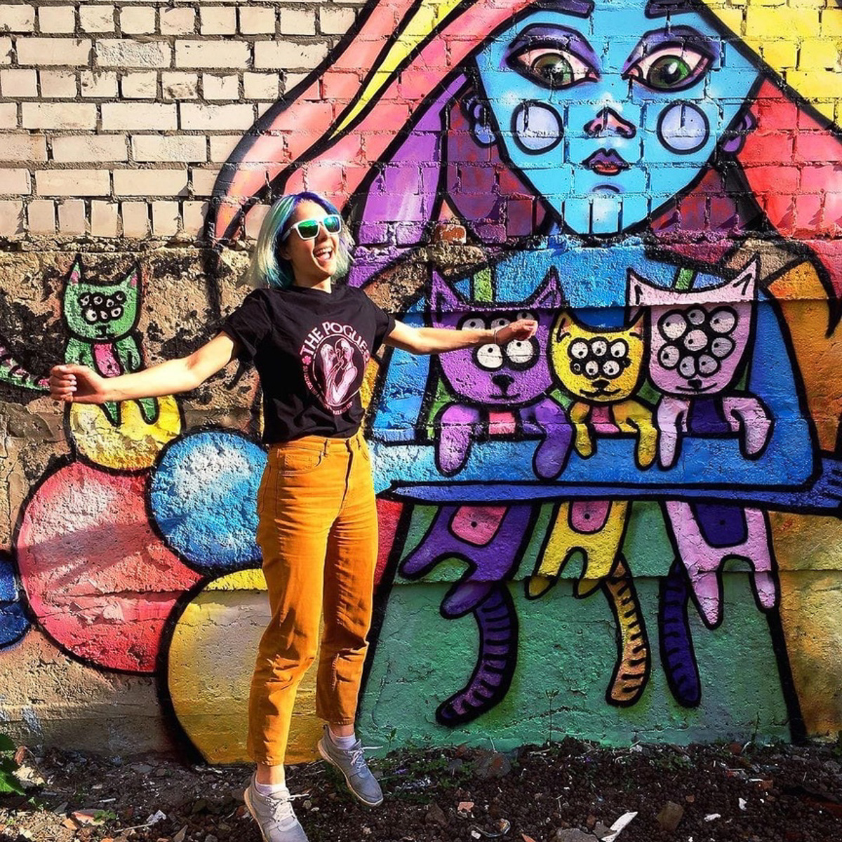 Талантливый человек талантлив во всем — это про Валентину Ивакину, которая, отработала 15 лет в журналистике, а потом с головой ушла в скульптуру, стрит-арт и живопись