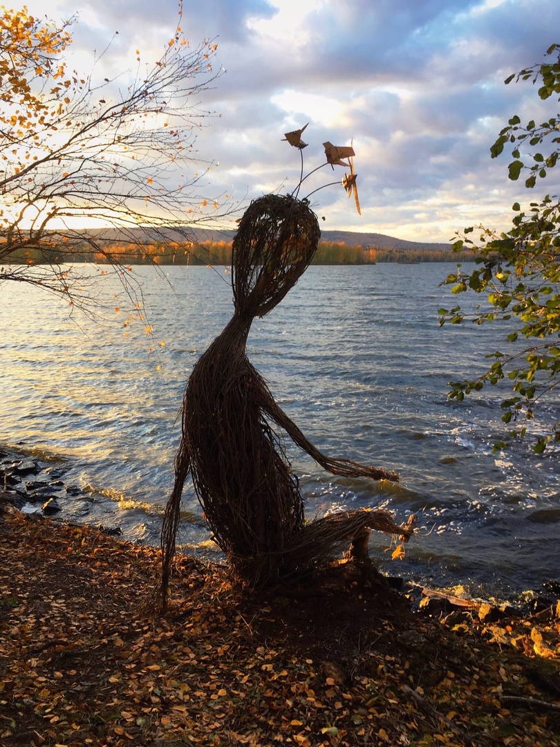 Талантливый человек талантлив во всем — это про Валентину Ивакину, которая, отработала 15 лет в журналистике, а потом с головой ушла в скульптуру, стрит-арт и живопись