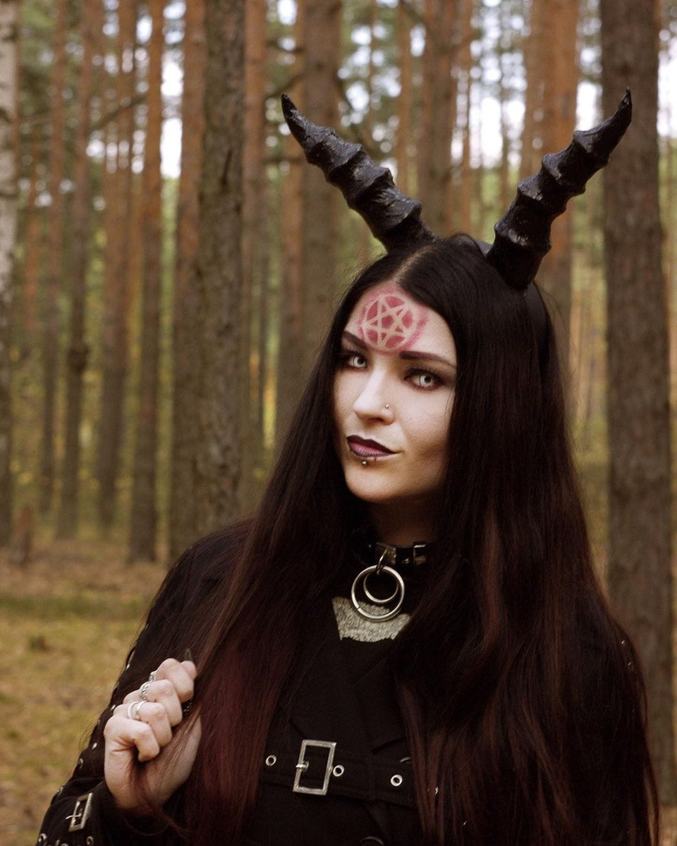 Владимирцы вовсю готовятся к Хэллоуину, и если вы тоже собираетесь на пати или съемку, но до сих пор не знаете, на какой образ стоит сделать ставку, уверены, после этого материала вопрос отпадет сам собой