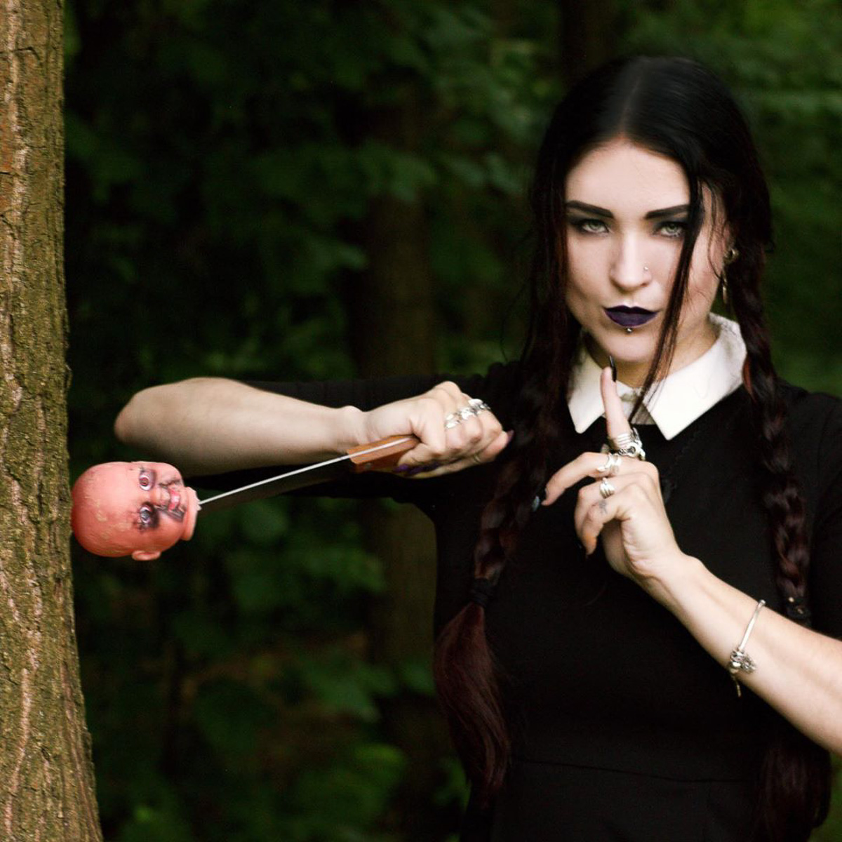 Владимирцы вовсю готовятся к Хэллоуину, и если вы тоже собираетесь на пати или съемку, но до сих пор не знаете, на какой образ стоит сделать ставку, уверены, после этого материала вопрос отпадет сам собой