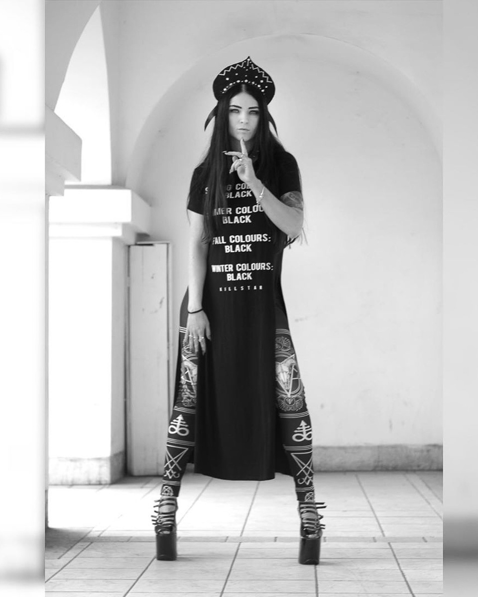 Владимирцы вовсю готовятся к Хэллоуину, и если вы тоже собираетесь на пати или съемку, но до сих пор не знаете, на какой образ стоит сделать ставку, уверены, после этого материала вопрос отпадет сам собой