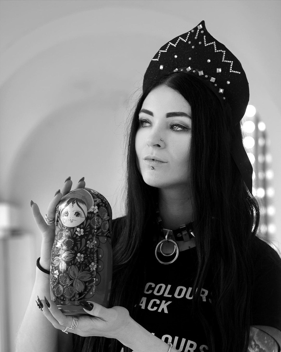 Владимирцы вовсю готовятся к Хэллоуину, и если вы тоже собираетесь на пати или съемку, но до сих пор не знаете, на какой образ стоит сделать ставку, уверены, после этого материала вопрос отпадет сам собой