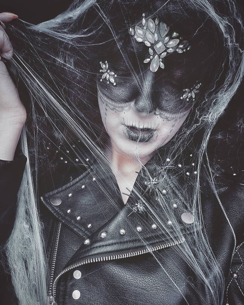 Владимирцы вовсю готовятся к Хэллоуину, и если вы тоже собираетесь на пати или съемку, но до сих пор не знаете, на какой образ стоит сделать ставку, уверены, после этого материала вопрос отпадет сам собой