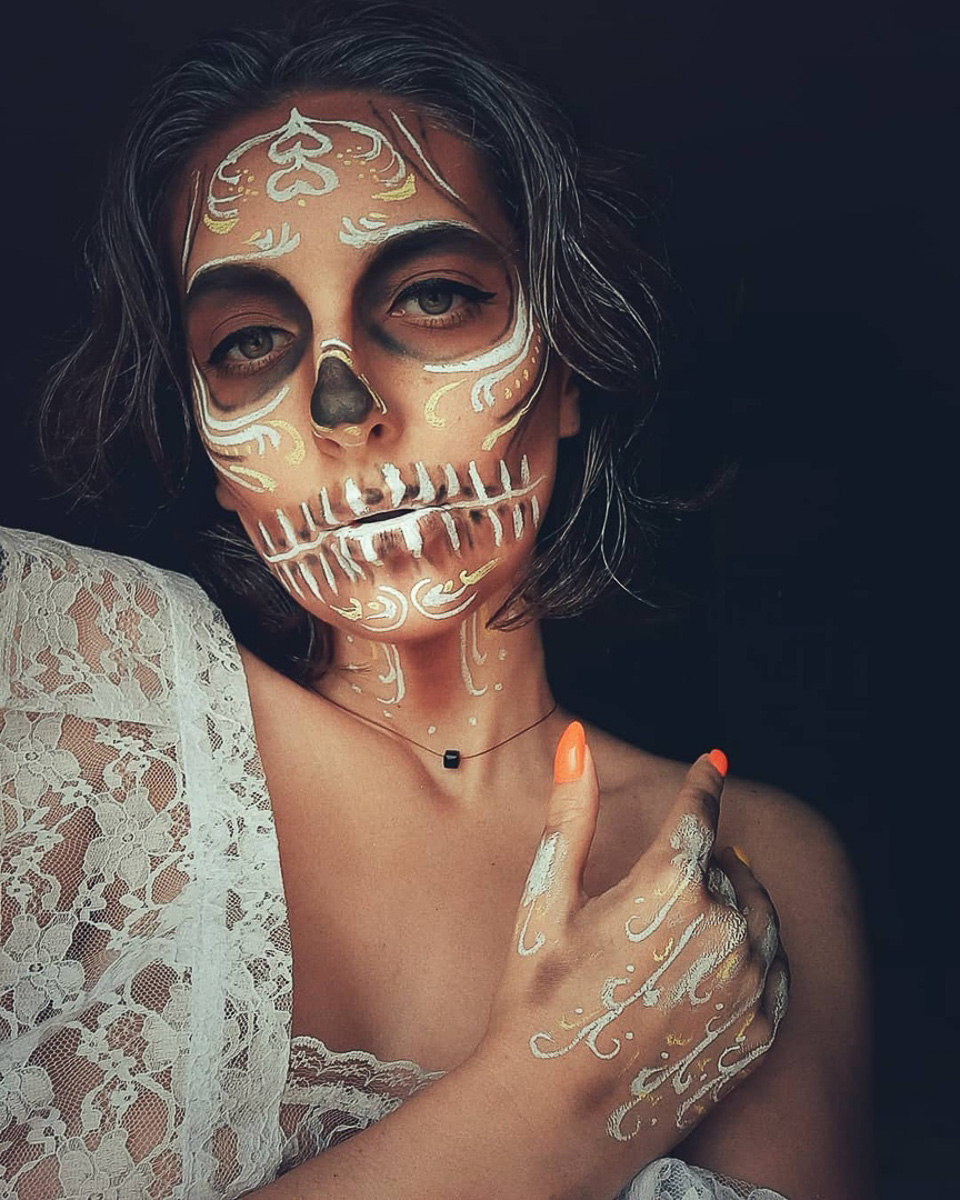 Владимирцы вовсю готовятся к Хэллоуину, и если вы тоже собираетесь на пати или съемку, но до сих пор не знаете, на какой образ стоит сделать ставку, уверены, после этого материала вопрос отпадет сам собой