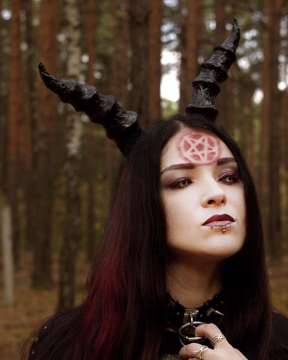 Владимирцы вовсю готовятся к Хэллоуину, и если вы тоже собираетесь на пати или съемку, но до сих пор не знаете, на какой образ стоит сделать ставку, уверены, после этого материала вопрос отпадет сам собой