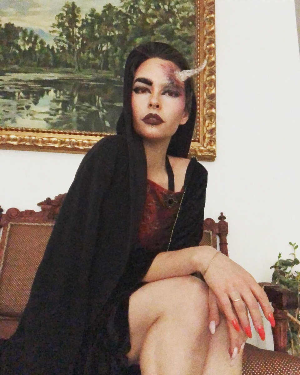 Владимирцы вовсю готовятся к Хэллоуину, и если вы тоже собираетесь на пати или съемку, но до сих пор не знаете, на какой образ стоит сделать ставку, уверены, после этого материала вопрос отпадет сам собой