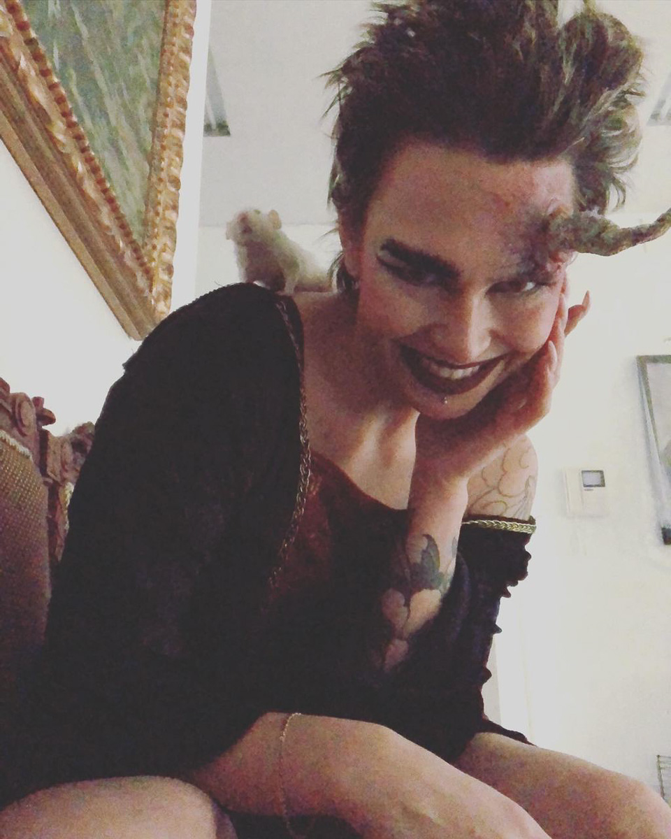 Владимирцы вовсю готовятся к Хэллоуину, и если вы тоже собираетесь на пати или съемку, но до сих пор не знаете, на какой образ стоит сделать ставку, уверены, после этого материала вопрос отпадет сам собой