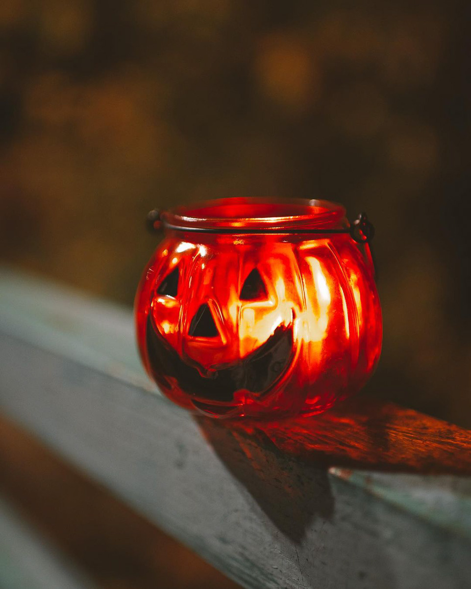 Владимирцы вовсю готовятся к Хэллоуину, и если вы тоже собираетесь на пати или съемку, но до сих пор не знаете, на какой образ стоит сделать ставку, уверены, после этого материала вопрос отпадет сам собой