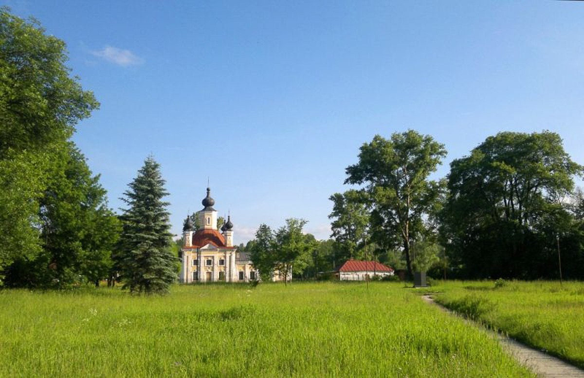 Сразу 6 объектов в поле зрения строителей. Что-то возводят со спорами, что-то только планируют, что-то, возможно, реконструируют