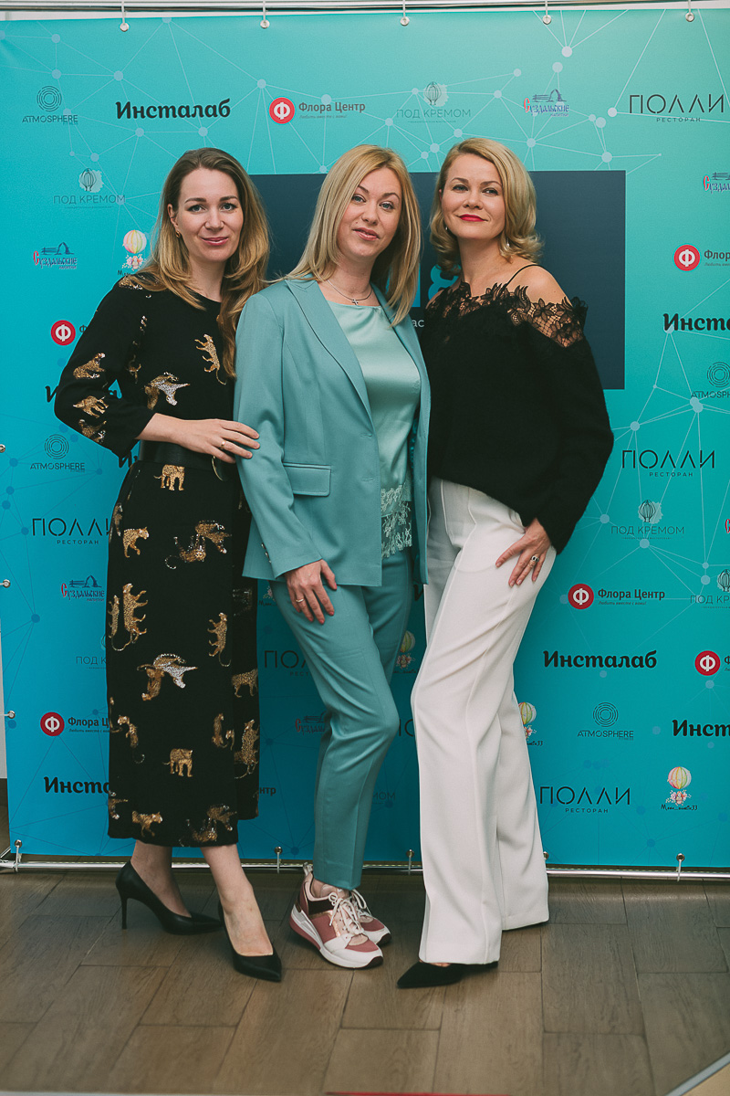 Вкусные предложения и фуршеты, розыгрыши с элементами экшена и превращение салона в зажигательный танцпол для обворожительных клиенток - “Ключ-Медиа” посетил праздничные вечеринки лучшего beauty-проекта 2019-го года и докладывает, как все прошло.