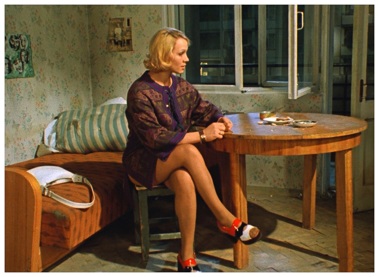 Новые европейские коллекции сезона 2020-2021 наполнены знакомыми образами советской эпохи. Какими, «Ключ-Медиа» разбирался с экспертом моды — владимирским стилистом Александрой Креар