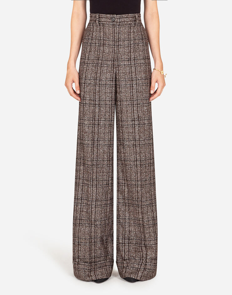 Новые европейские коллекции сезона 2020-2021 наполнены знакомыми образами советской эпохи. Какими, «Ключ-Медиа» разбирался с экспертом моды — владимирским стилистом Александрой Креар