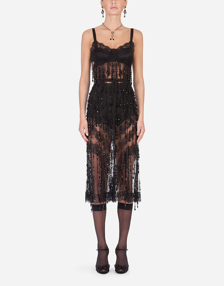 Новые европейские коллекции сезона 2020-2021 наполнены знакомыми образами советской эпохи. Какими, «Ключ-Медиа» разбирался с экспертом моды — владимирским стилистом Александрой Креар