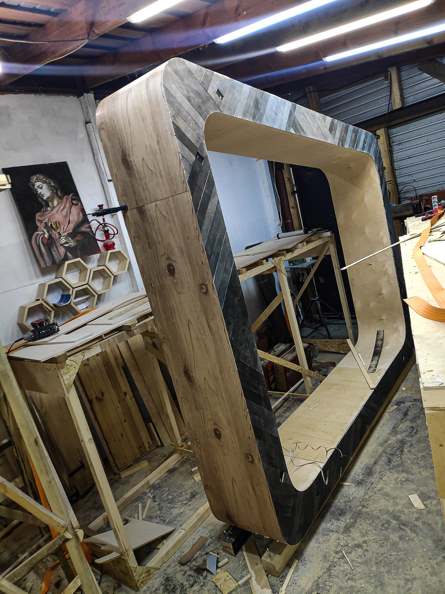 Артем Рубцов мастерил свой первый модульный домик гораздо дольше, чем планировал. Зато в период локдауна он не впадал в уныние и не прокрастинировал, а создавал то, о чем так давно грезил