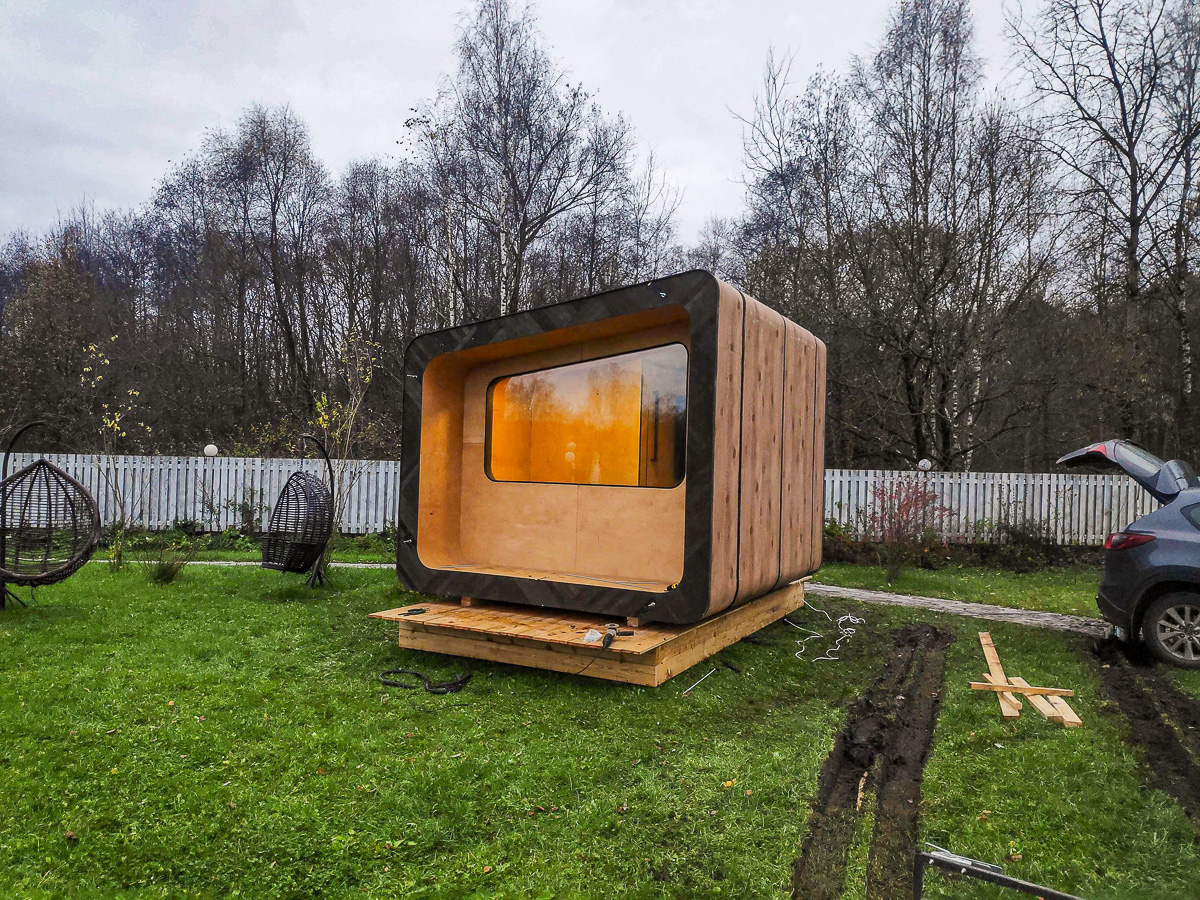 Артем Рубцов мастерил свой первый модульный домик гораздо дольше, чем планировал. Зато в период локдауна он не впадал в уныние и не прокрастинировал, а создавал то, о чем так давно грезил