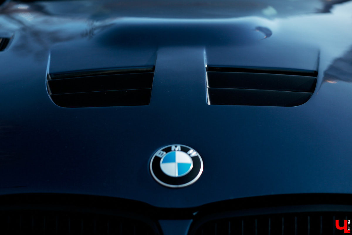 Роман Ардыкуца презентовал «Ключ-Медиа» BMW 335 и Mercedes SLK 350. Покатались с ним по городу на спорткарах (это было очень волнительно) и узнали все об автомобилях, которым владимирский юрист дал имена российских писателей