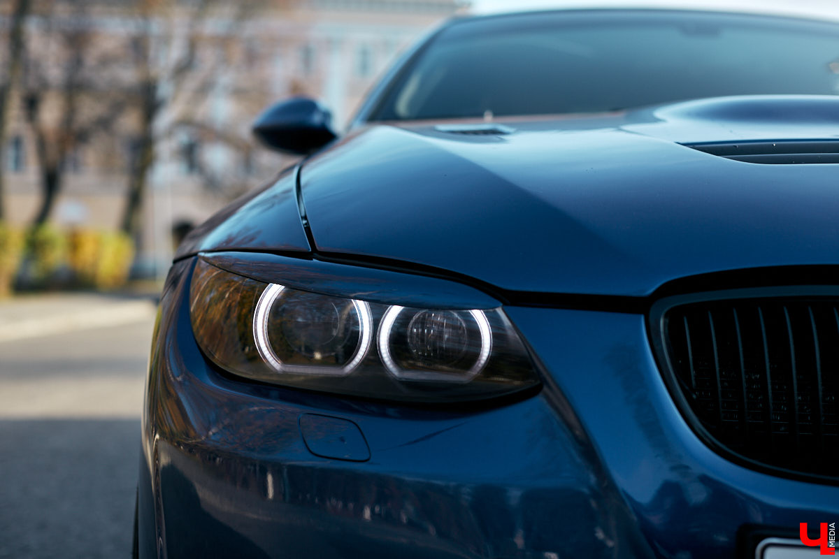 Роман Ардыкуца презентовал «Ключ-Медиа» BMW 335 и Mercedes SLK 350. Покатались с ним по городу на спорткарах (это было очень волнительно) и узнали все об автомобилях, которым владимирский юрист дал имена российских писателей