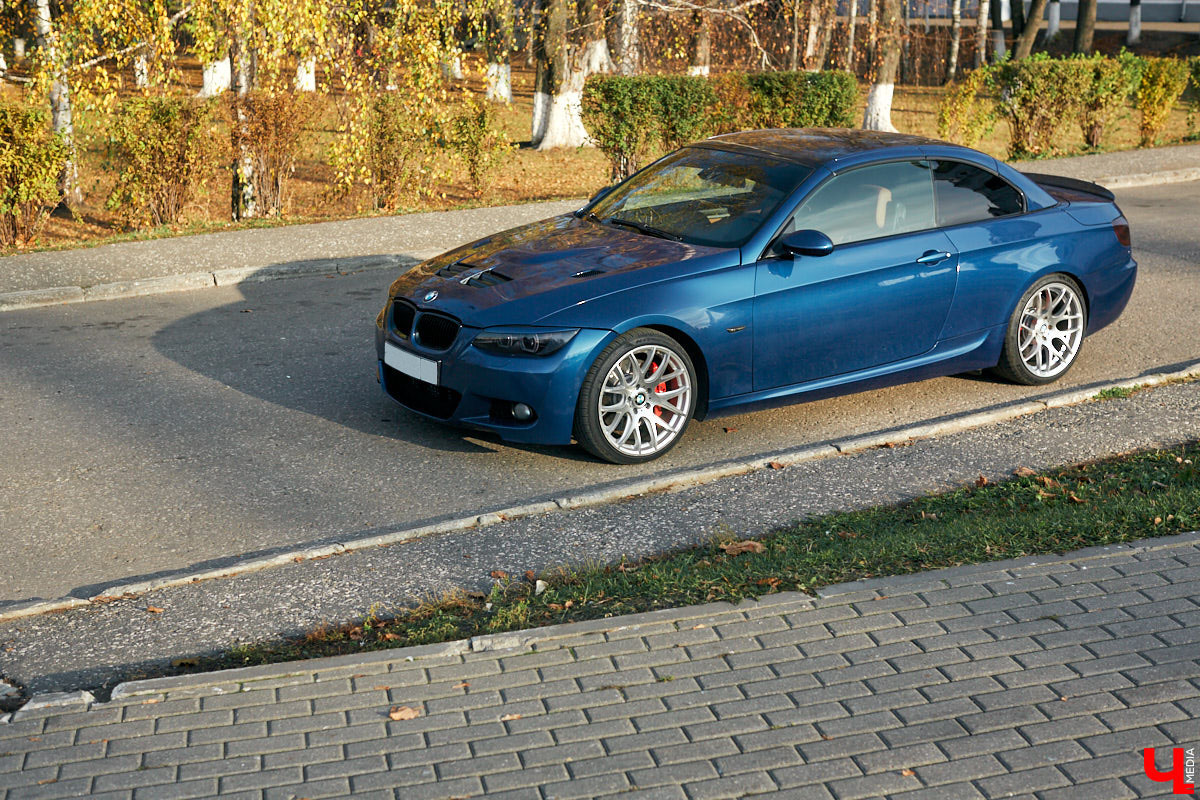 Роман Ардыкуца презентовал «Ключ-Медиа» BMW 335 и Mercedes SLK 350. Покатались с ним по городу на спорткарах (это было очень волнительно) и узнали все об автомобилях, которым владимирский юрист дал имена российских писателей