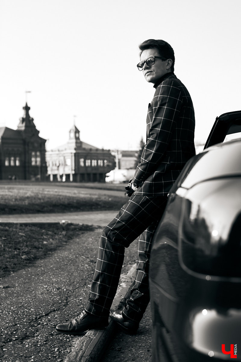 Роман Ардыкуца презентовал «Ключ-Медиа» BMW 335 и Mercedes SLK 350. Покатались с ним по городу на спорткарах (это было очень волнительно) и узнали все об автомобилях, которым владимирский юрист дал имена российских писателей