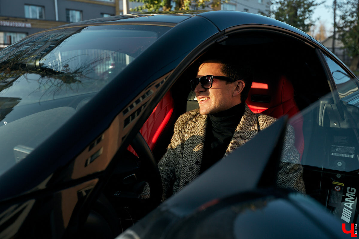 Роман Ардыкуца презентовал «Ключ-Медиа» BMW 335 и Mercedes SLK 350. Покатались с ним по городу на спорткарах (это было очень волнительно) и узнали все об автомобилях, которым владимирский юрист дал имена российских писателей