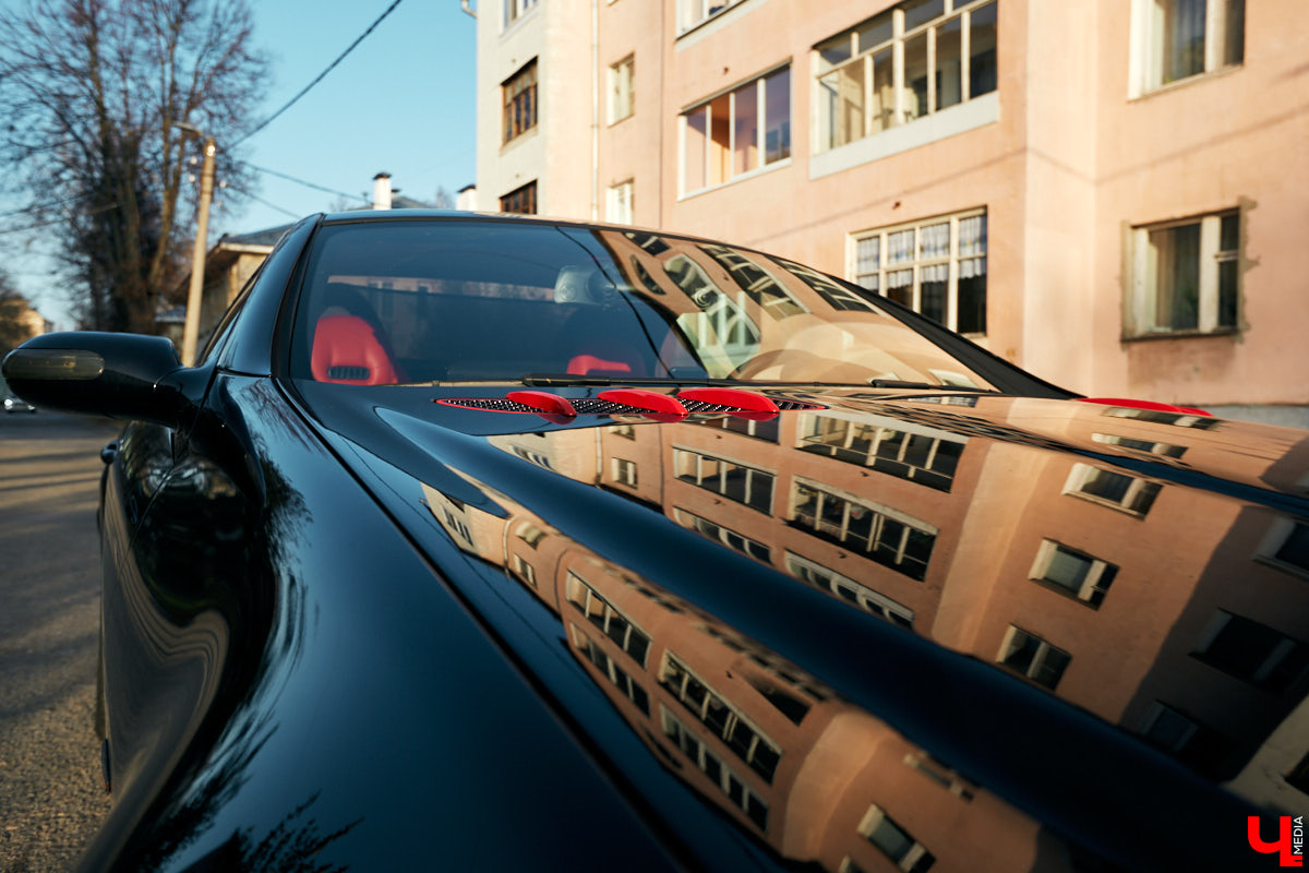 Роман Ардыкуца презентовал «Ключ-Медиа» BMW 335 и Mercedes SLK 350. Покатались с ним по городу на спорткарах (это было очень волнительно) и узнали все об автомобилях, которым владимирский юрист дал имена российских писателей