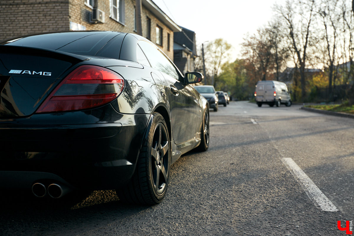 Роман Ардыкуца презентовал «Ключ-Медиа» BMW 335 и Mercedes SLK 350. Покатались с ним по городу на спорткарах (это было очень волнительно) и узнали все об автомобилях, которым владимирский юрист дал имена российских писателей