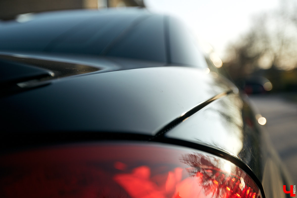 Роман Ардыкуца презентовал «Ключ-Медиа» BMW 335 и Mercedes SLK 350. Покатались с ним по городу на спорткарах (это было очень волнительно) и узнали все об автомобилях, которым владимирский юрист дал имена российских писателей