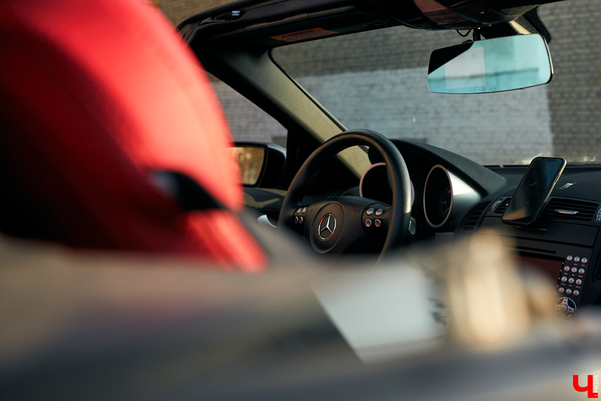 Роман Ардыкуца презентовал «Ключ-Медиа» BMW 335 и Mercedes SLK 350. Покатались с ним по городу на спорткарах (это было очень волнительно) и узнали все об автомобилях, которым владимирский юрист дал имена российских писателей