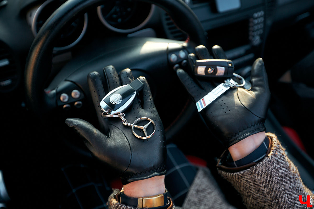 Роман Ардыкуца презентовал «Ключ-Медиа» BMW 335 и Mercedes SLK 350. Покатались с ним по городу на спорткарах (это было очень волнительно) и узнали все об автомобилях, которым владимирский юрист дал имена российских писателей