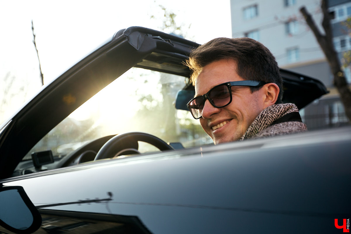 Роман Ардыкуца презентовал «Ключ-Медиа» BMW 335 и Mercedes SLK 350. Покатались с ним по городу на спорткарах (это было очень волнительно) и узнали все об автомобилях, которым владимирский юрист дал имена российских писателей