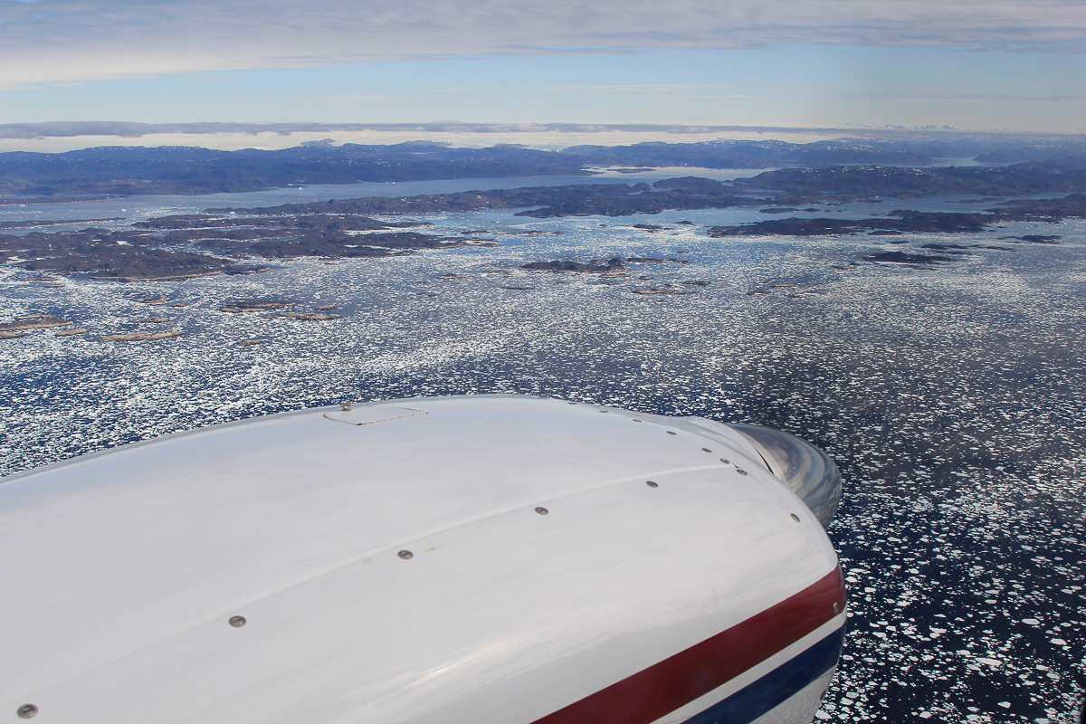 Основное занятие Вадима Кузьмина – строительство бассейнов. Но призвание – покорять небо. На счету отважного авиатора множество полетов. И каждый – это маленькое приключение. Но есть один, пожалуй, самый масштабный и интересный - полет через Атлантику на двухмоторном самолете