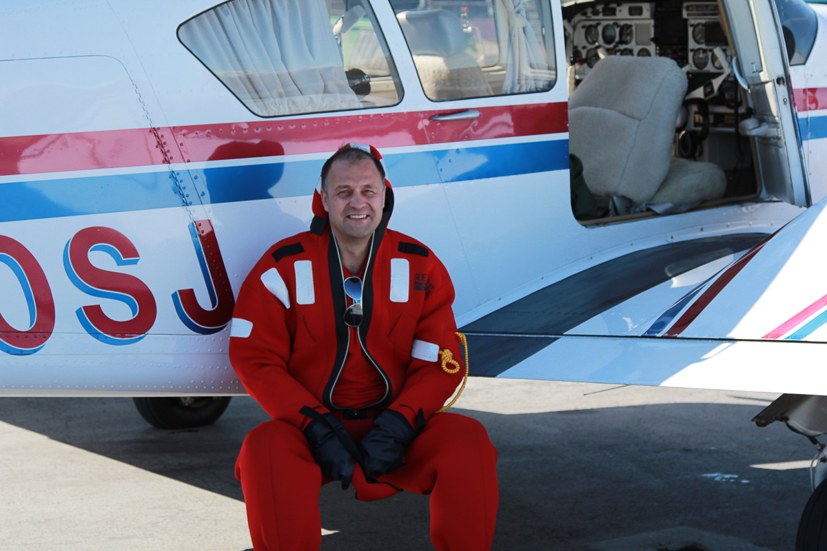 Основное занятие Вадима Кузьмина – строительство бассейнов. Но призвание – покорять небо. На счету отважного авиатора множество полетов. И каждый – это маленькое приключение. Но есть один, пожалуй, самый масштабный и интересный - полет через Атлантику на двухмоторном самолете