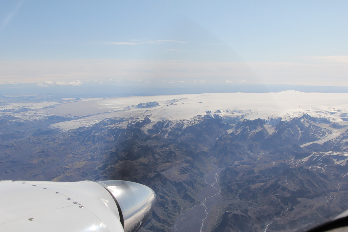 Основное занятие Вадима Кузьмина – строительство бассейнов. Но призвание – покорять небо. На счету отважного авиатора множество полетов. И каждый – это маленькое приключение. Но есть один, пожалуй, самый масштабный и интересный - полет через Атлантику на двухмоторном самолете