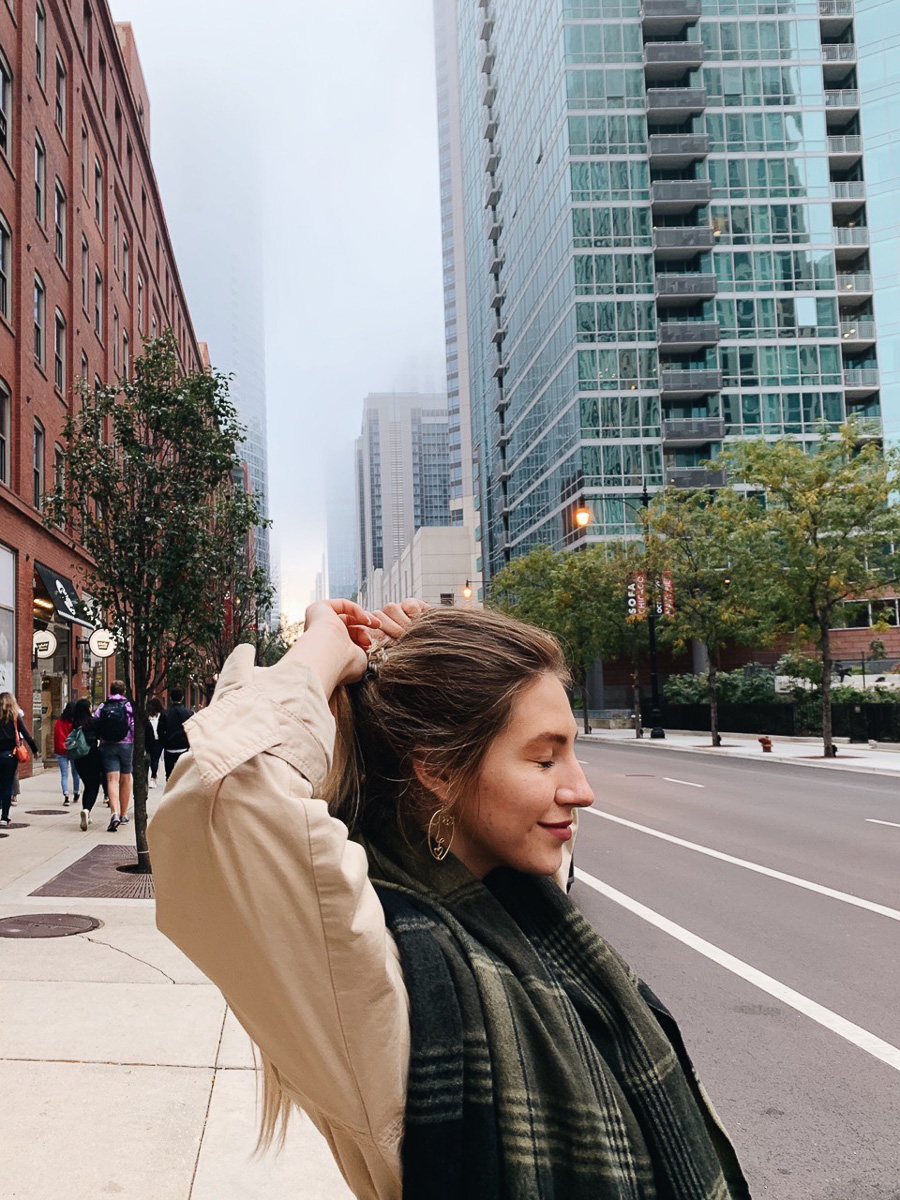 Бывшая студентка владимирского факультета иностранных языков спонтанно купила билеты и улетела в Нью-Йорк, где живет уже около трех лет. Расспрашиваем девушку, насколько реально приехать в чужую страну без денег и найти работу по душе