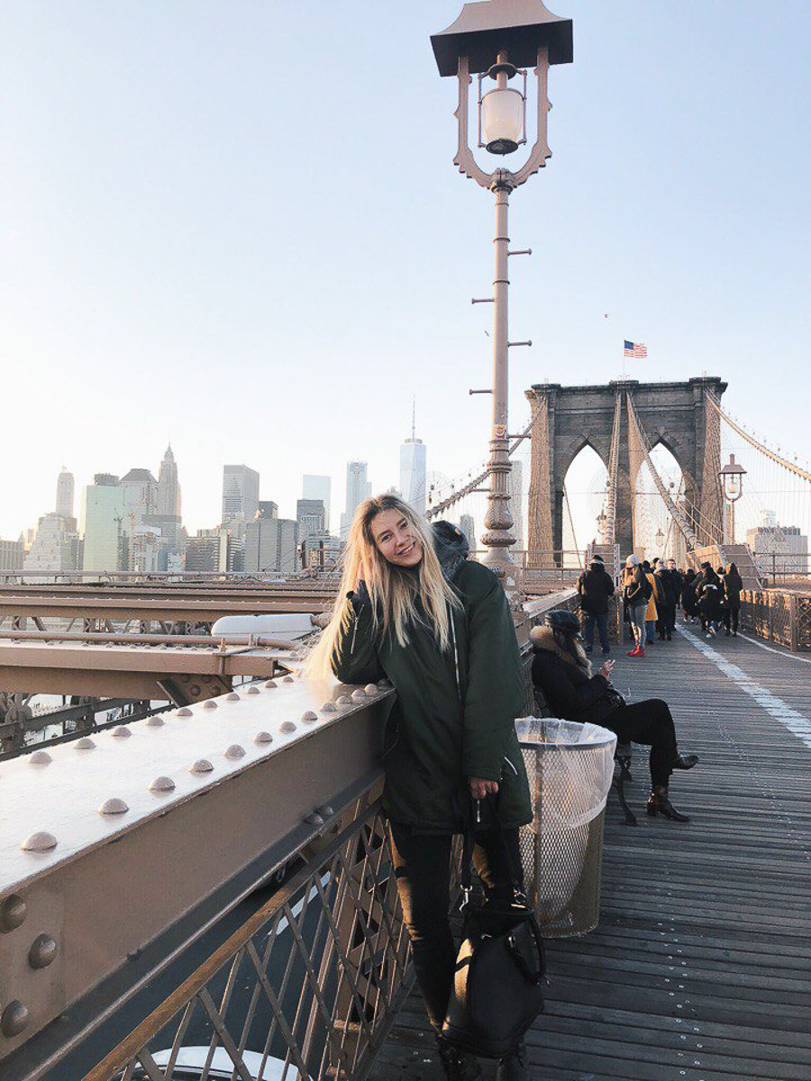 Бывшая студентка владимирского факультета иностранных языков спонтанно купила билеты и улетела в Нью-Йорк, где живет уже около трех лет. Расспрашиваем девушку, насколько реально приехать в чужую страну без денег и найти работу по душе