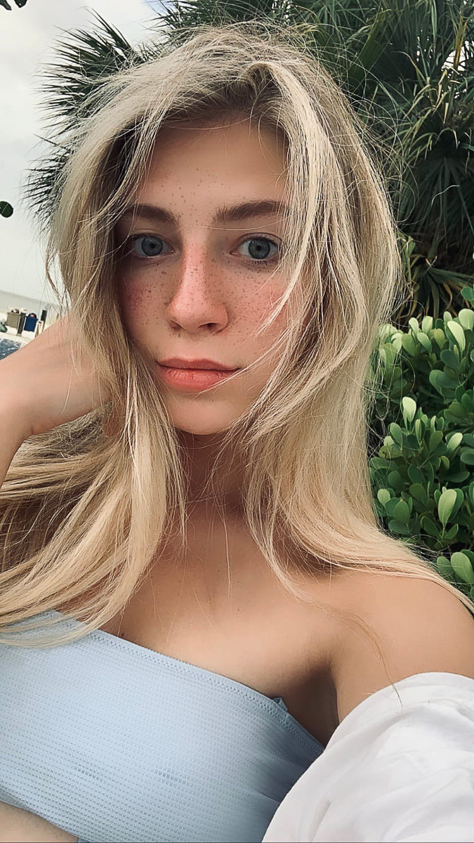 Бывшая студентка владимирского факультета иностранных языков спонтанно купила билеты и улетела в Нью-Йорк, где живет уже около трех лет. Расспрашиваем девушку, насколько реально приехать в чужую страну без денег и найти работу по душе