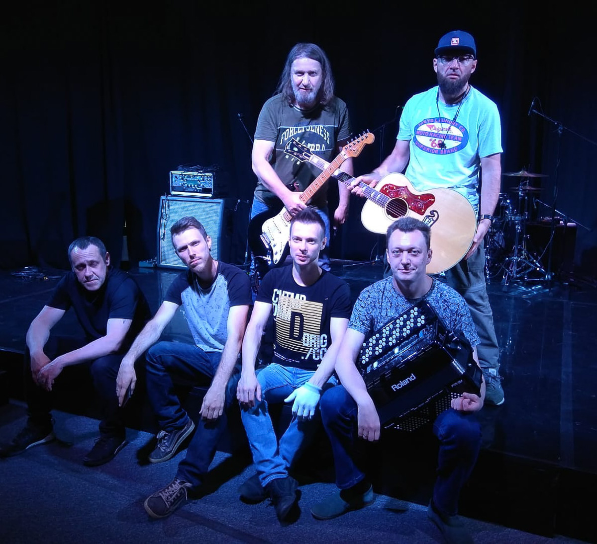 «Рекорд Оркестр» принял участие в записи трибьюта группе «ДДТ». В сборник, приуроченный к 40-летию легенды русского рока, вошло 48 композиций. О том, как наши музыканты попали на «Территорию ДДТ» (именно такое название получил сборник), мы расспросили Тимофея Копылова и Алексей Барышева