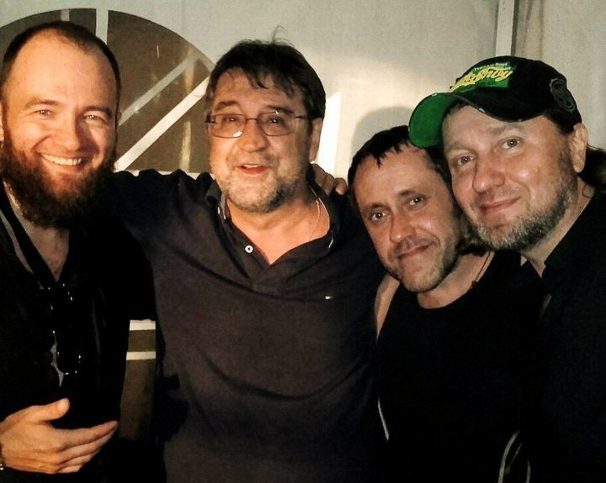 «Рекорд Оркестр» принял участие в записи трибьюта группе «ДДТ». В сборник, приуроченный к 40-летию легенды русского рока, вошло 48 композиций. О том, как наши музыканты попали на «Территорию ДДТ» (именно такое название получил сборник), мы расспросили Тимофея Копылова и Алексей Барышева