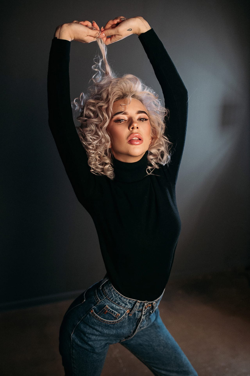 Туториал для скромных. Муромский фотограф и модель Лиза Исаева делится историей, в которой видеоуроки на Youtube сначала помогли сделать красивые аватарки, а потом обеспечили классную работу