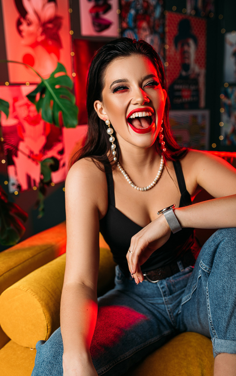 Туториал для скромных. Муромский фотограф и модель Лиза Исаева делится историей, в которой видеоуроки на Youtube сначала помогли сделать красивые аватарки, а потом обеспечили классную работу