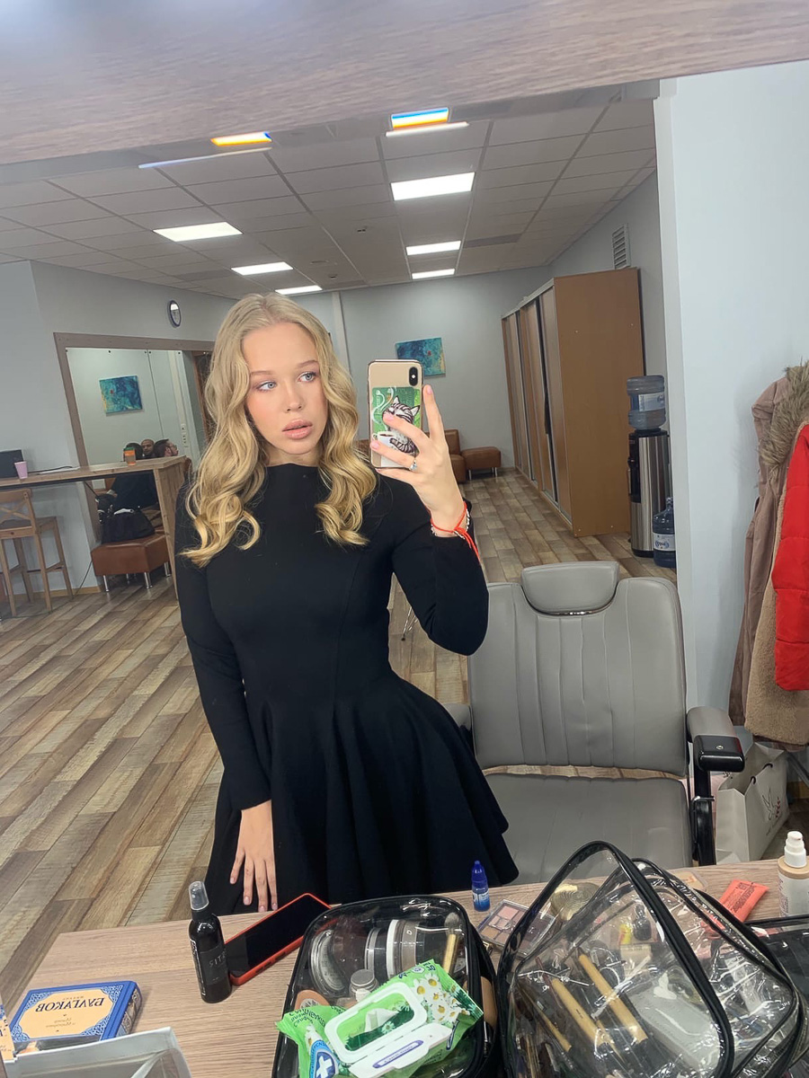 Фотомодель и визажист Елизавета Барышева в программе «Док-ток» на Первом канале откровенно рассказала о том, как в интернете появились ее интимные фото и видео и что она после этого пережила