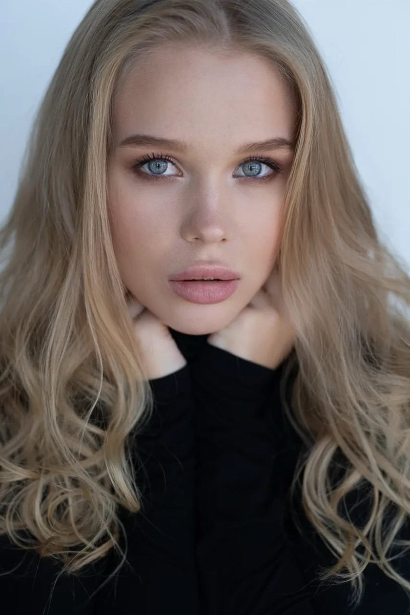 Фотомодель и визажист Елизавета Барышева в программе «Док-ток» на Первом канале откровенно рассказала о том, как в интернете появились ее интимные фото и видео и что она после этого пережила