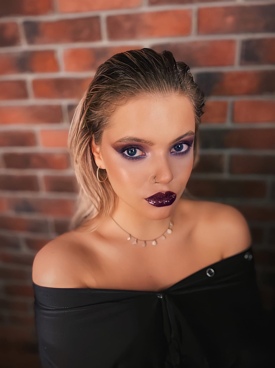 Финалистка «Comedy Баттл» и экс-участница «Comedy Woman», владимирская юмористка Софья Лобанова, на время с телевидения перебралась на Youtube в новый проект «Тиктокерши»