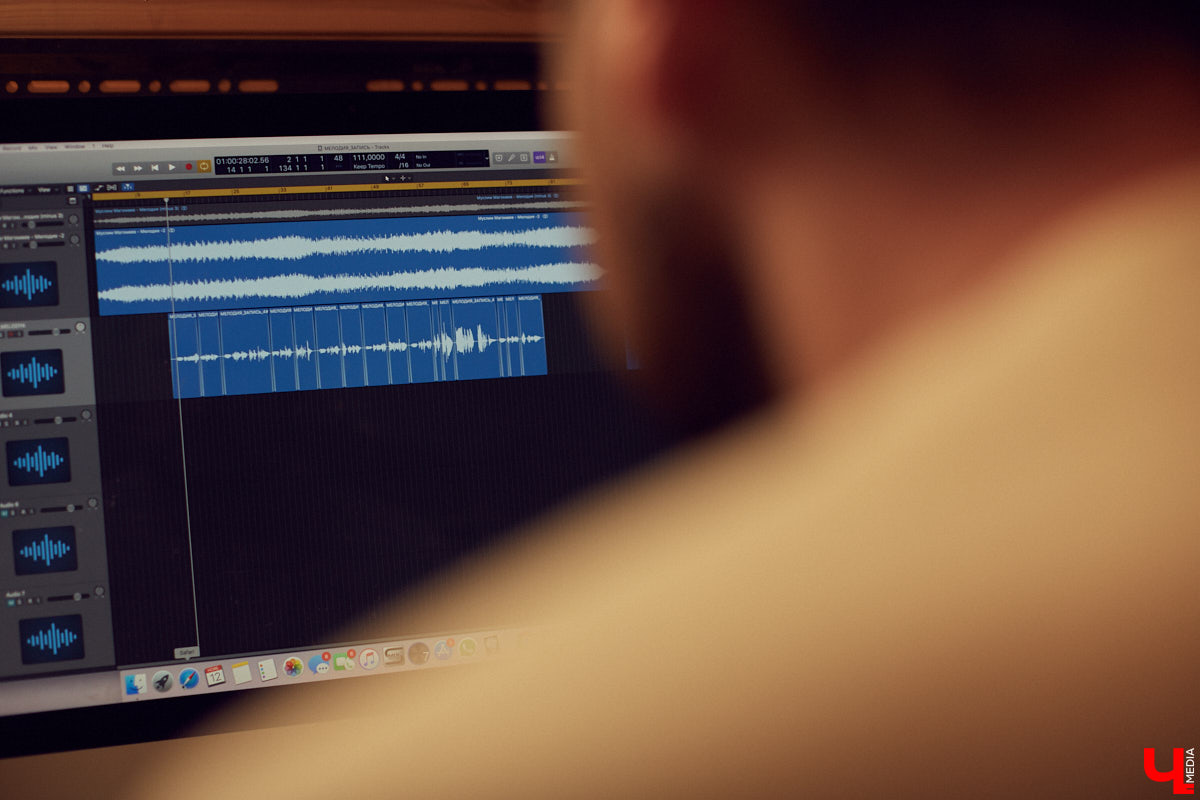 В большом интервью гитарист и вокалист коллектива Илья Ерохов рассказал о дружбе с иностранными профессионалами, группами LOUNA и «Рекорд Оркестр», а также с «десятых» и до нынешнего времени очертил историю METAMORPHIS