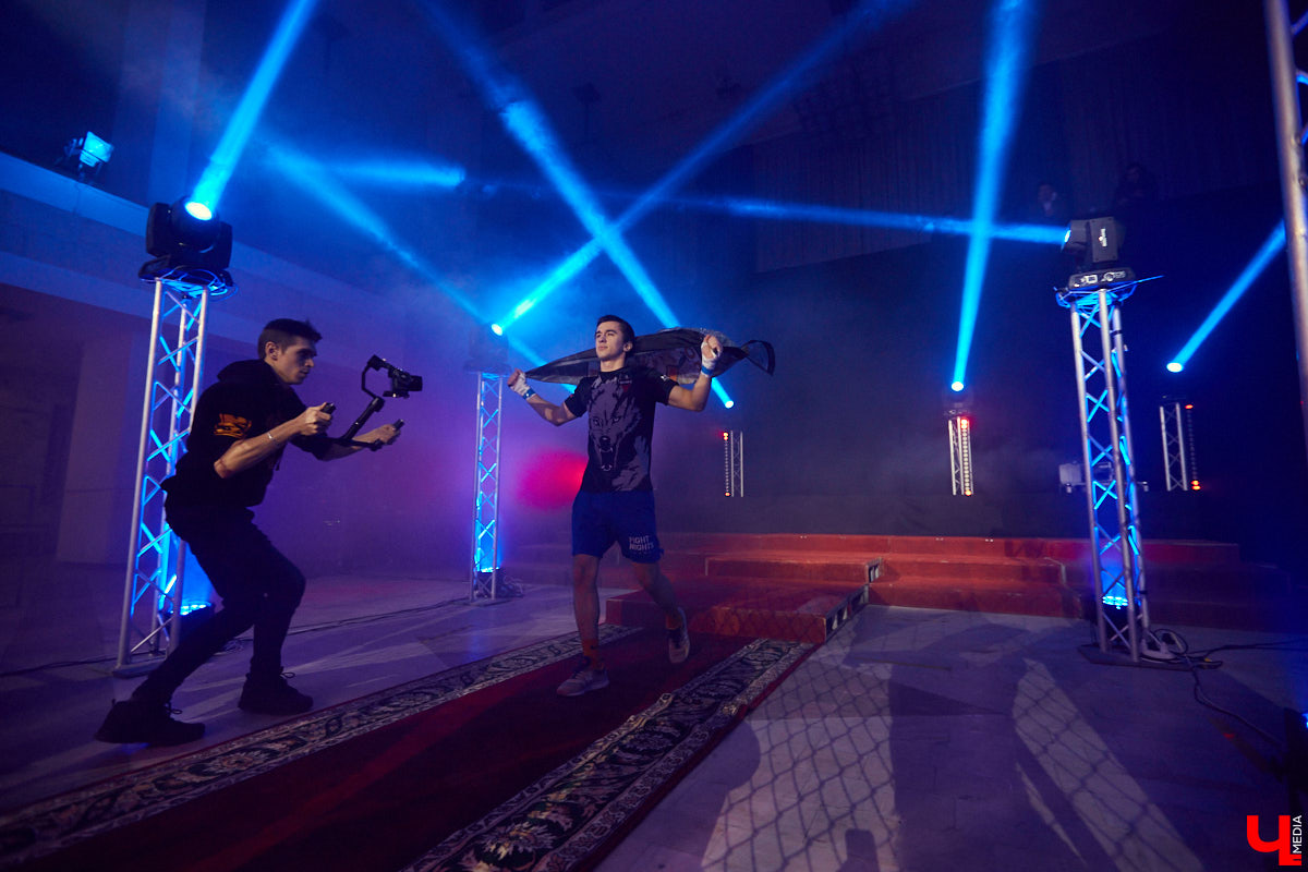 Шоу не для слабонервных. Владимирские блогеры «ПуляTV» устроили в Art Hall бои на голых кулаках!