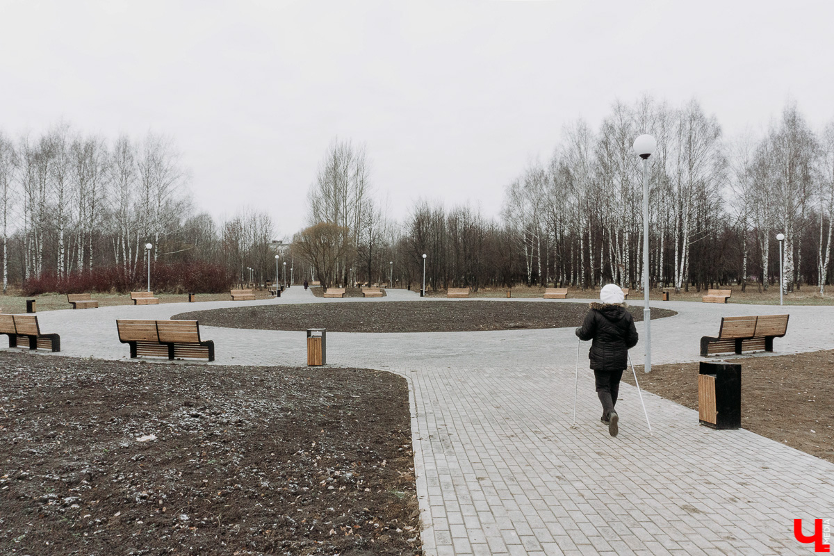 Парк «Добросельский» преобразился, а на улице Соколова-Соколенка появилась пешеходная зона - одни плюсы. А минусы-то есть?